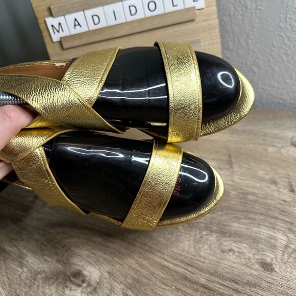 Kate Spade Saturday Women’s 9 Brand New Gold Strappy Sandals Metallic NWT New - Picture 10 of 13